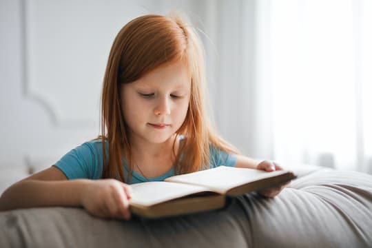 4 Yaş Çocuklar için Evde Etkinlik Önerileri 2 4 yaş çocuklar için kitap okuma etkinliği